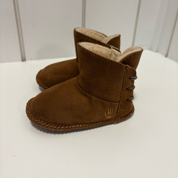 Bear paw Wool Blend Baby Boots - Picture 2 of 9